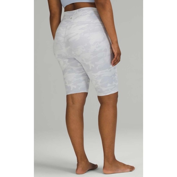LULULEMON Ribbed Camo Wunder Under Shorts 10”